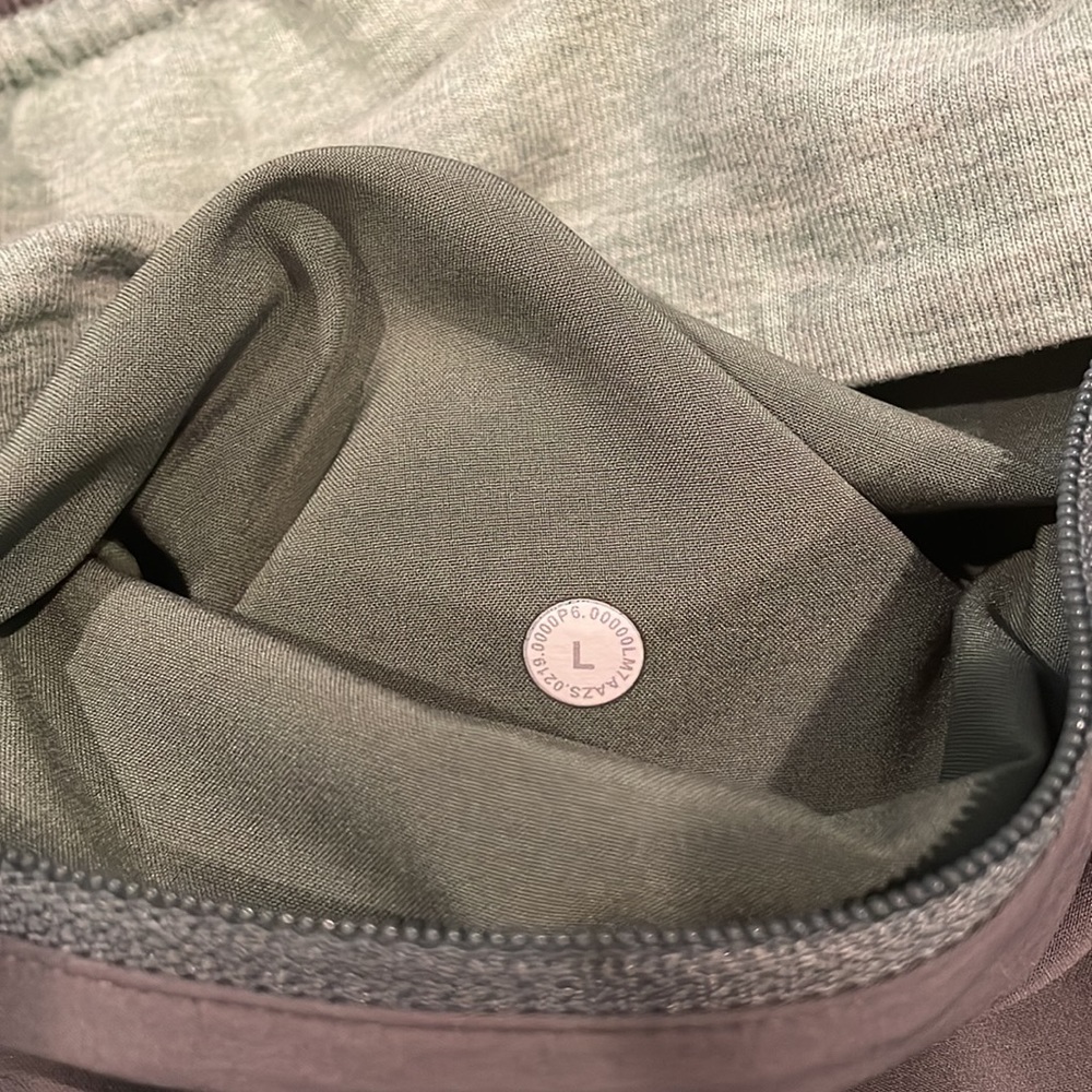 Lululemon Mens shorts. Size L. Green. - Picture 4 of 5